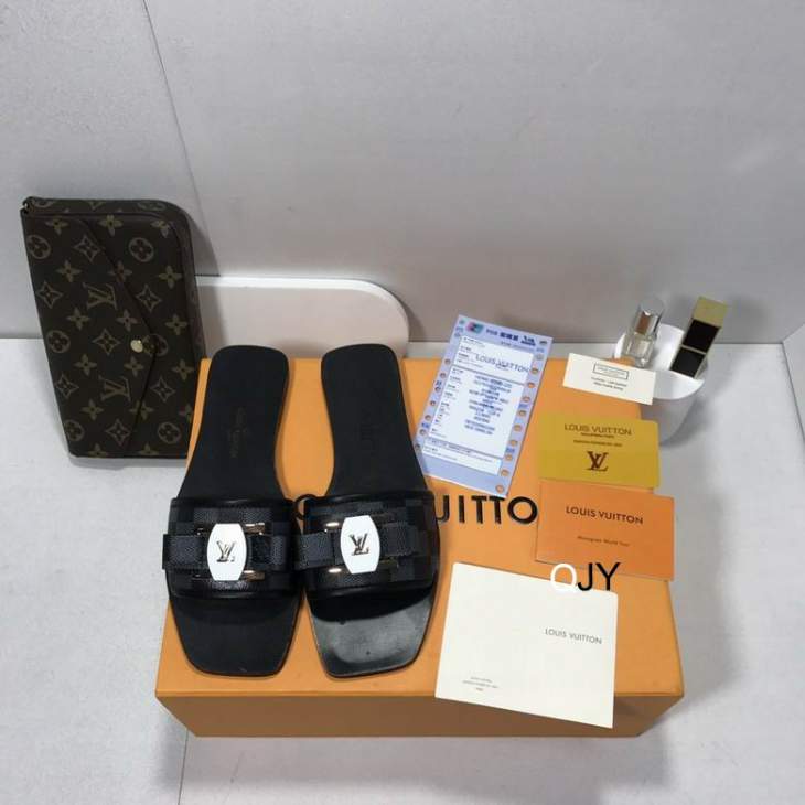 Picture of Louis Vuitton Slippers _SKULVsz35-43JY0131395